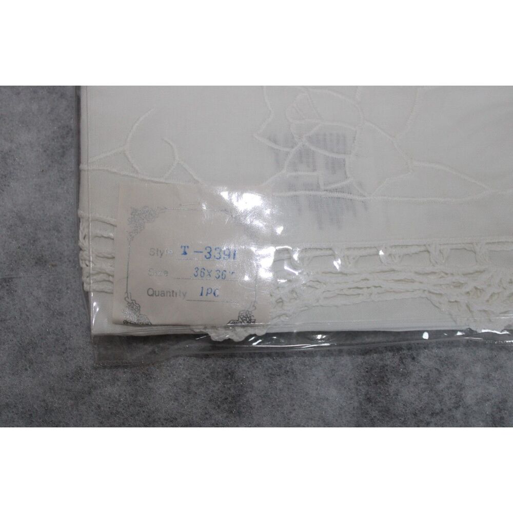 Vintage Orleans Hand Made Lace Table Topper 36" Round White Cream NIP - Picture 4 of 5